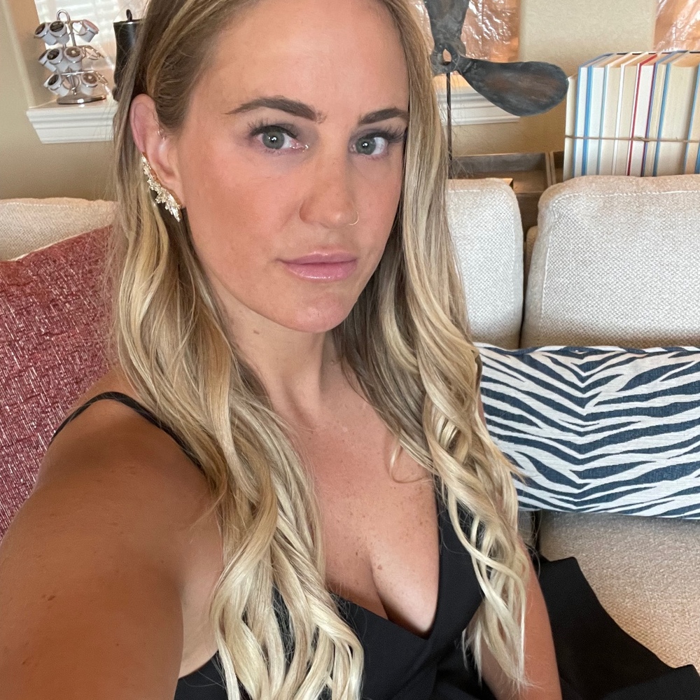 Meet your Posher, Cassandra